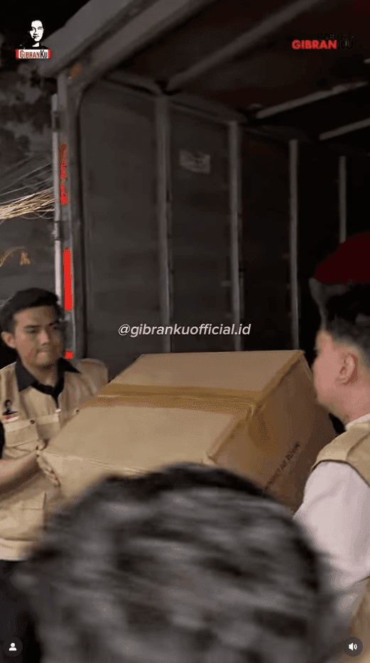 Relawan Gibranku Distribusikan 140 Dus Bantuan untuk Korban Bencana Sumatera